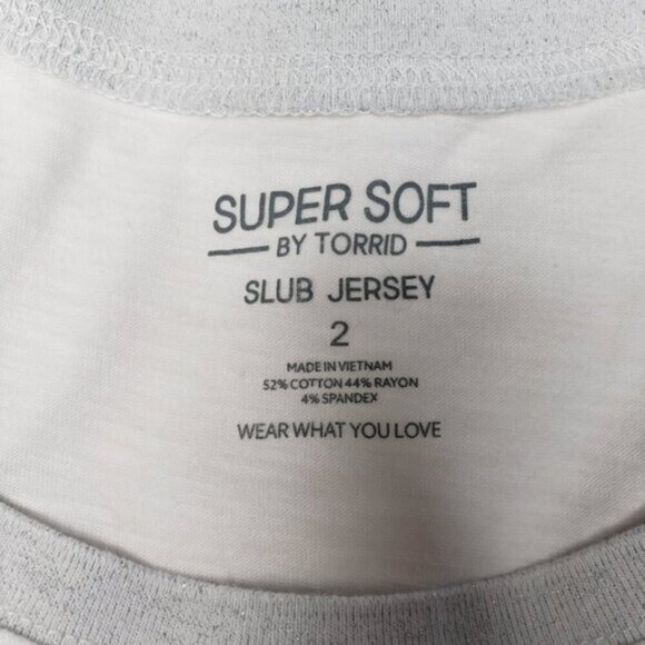 Torrid White Tee Sparkle Silver Neck Detail Size 2X - Picture 5 of 13